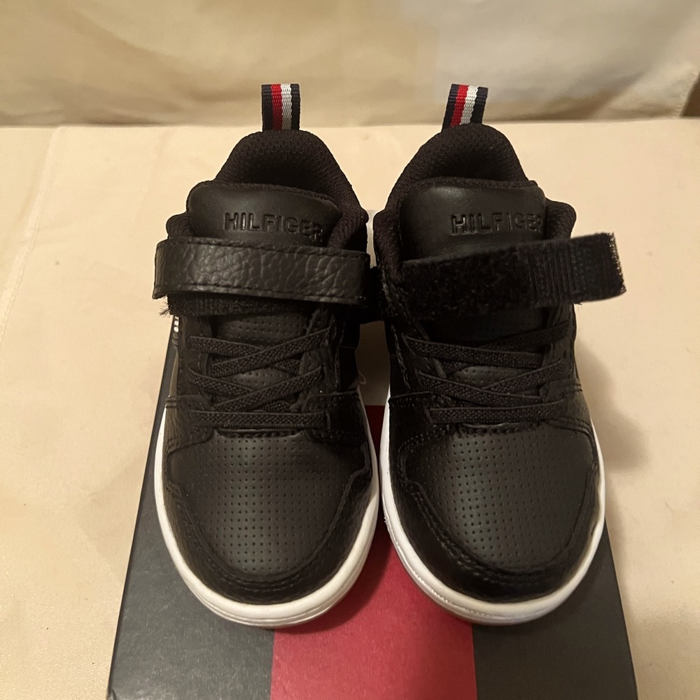 Kids sneakers Tommy Hilfiger size 6 black/white/red
